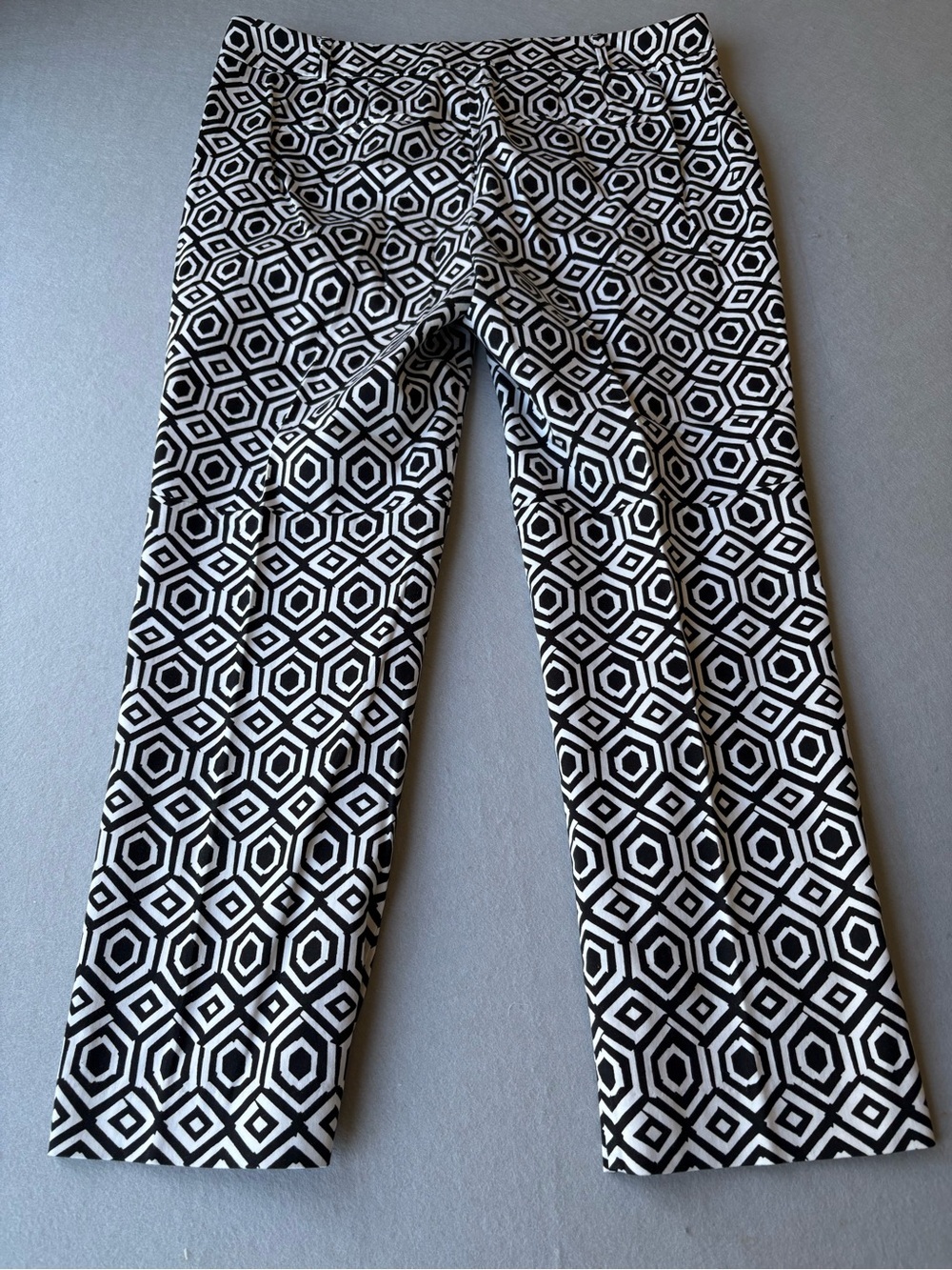 Ann Taylor Factory Geometric Black & White Cropped Signature Cotton Pants sz 14 - Picture 7 of 7